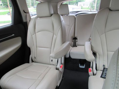 Used 2021 Buick Enclave Essence w/ Sport Touring Edition FWD image 8