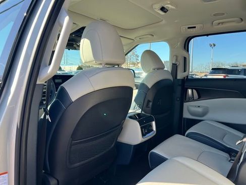 New 2026 Kia Carnival SX Prestige FWD image 11