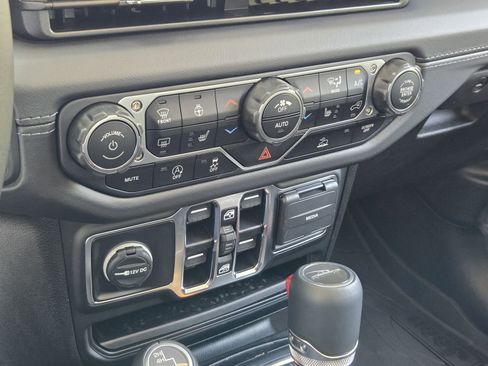 New 2025 Jeep Gladiator Sport image 16