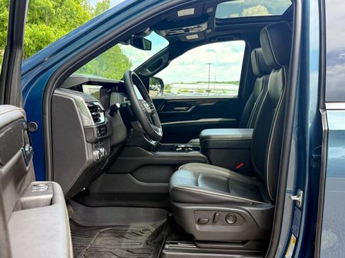 Used 2025 GMC Yukon Elevation w/ LPO, Elevation Black Package AWD/4WD image 18