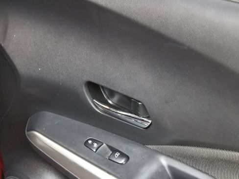 Used 2019 Nissan Kicks SV FWD image 11