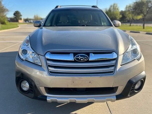 Used 2014 Subaru Outback 2.5i Limited w/ Moonroof Package AWD/4WD image 3