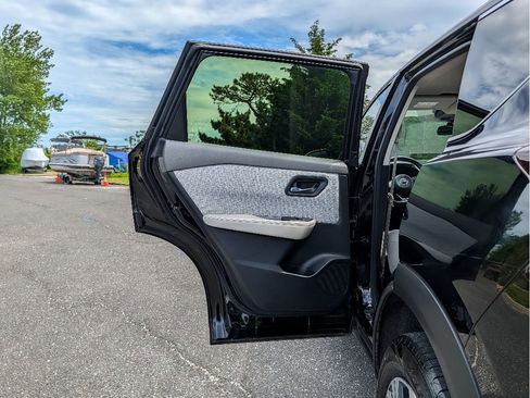 Used 2023 Nissan Rogue SV AWD/4WD image 11