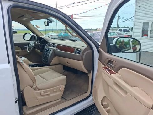 Used 2010 GMC Yukon XL SLE w/ SLE-2 Equipment Package RWD image 28