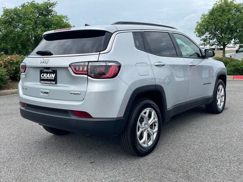 Used 2024 Jeep Compass Latitude AWD/4WD image 8