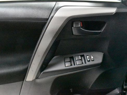 Used 2017 Toyota RAV4 LE image 21