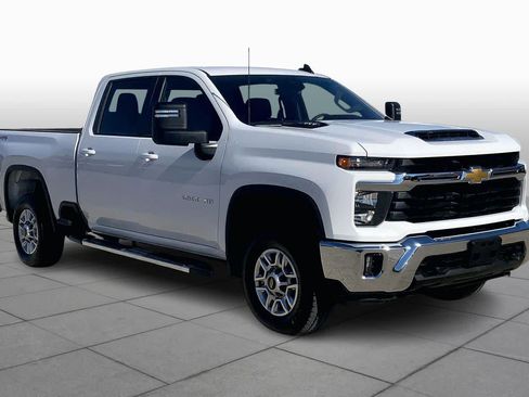 Used 2025 Chevrolet Silverado 2500 LT w/ Convenience Package image 3