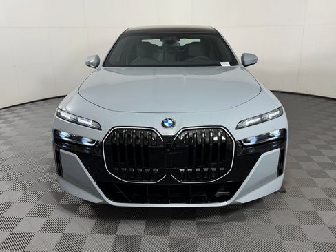 Used 2026 BMW 760i xDrive w/ Executive Package AWD/4WD image 6