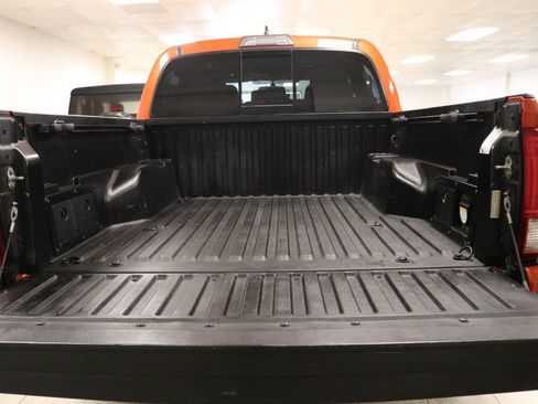 Used 2017 Toyota Tacoma TRD Sport w/ Premium & Technology Package AWD/4WD image 92