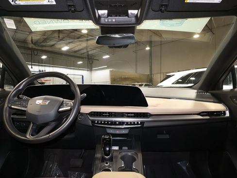 Certified 2025 Cadillac XT4 Premium Luxury image 28