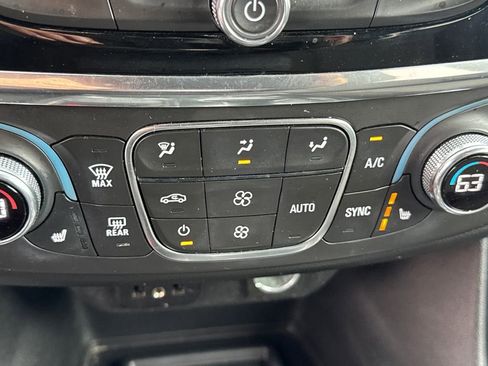 Used 2023 Chevrolet Traverse LT FWD image 22