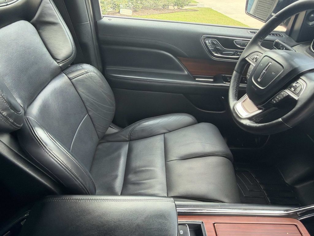 Certified 2021 Lincoln Navigator Reserve RWD image 12