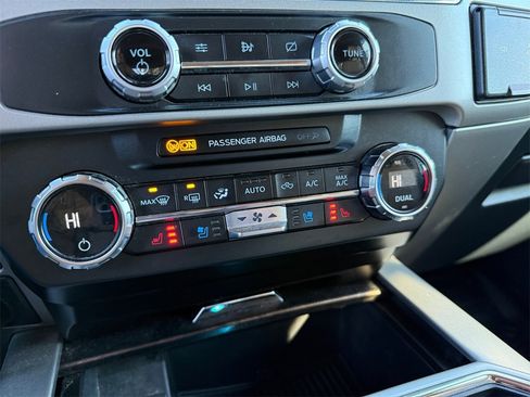 Certified 2022 Ford F250 Lariat w/ Chrome Package image 17