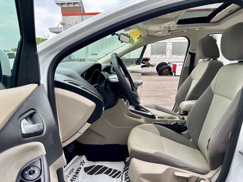 Used 2014 Ford Focus SE FWD image 2