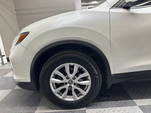 Used 2018 Nissan Rogue SV image 12