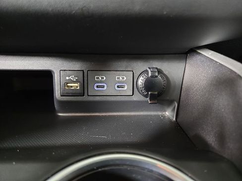 Used 2024 Toyota Highlander XLE image 25