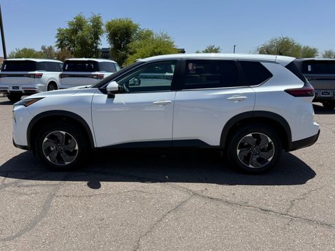 Certified 2025 Nissan Rogue SV FWD image 8