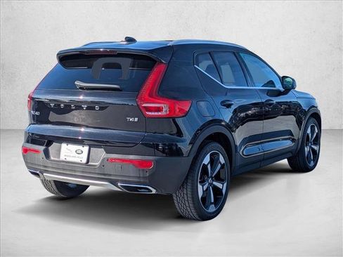 Used 2019 Volvo XC40 T4 Inscription image 5
