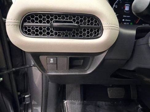 Used 2025 Honda HR-V LX image 28