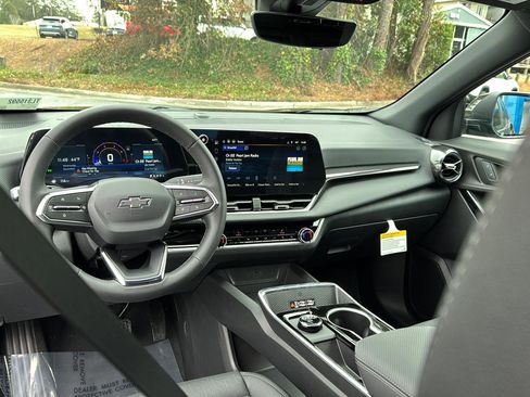 New 2026 Chevrolet Equinox LT w/ Convenience Package II image 16