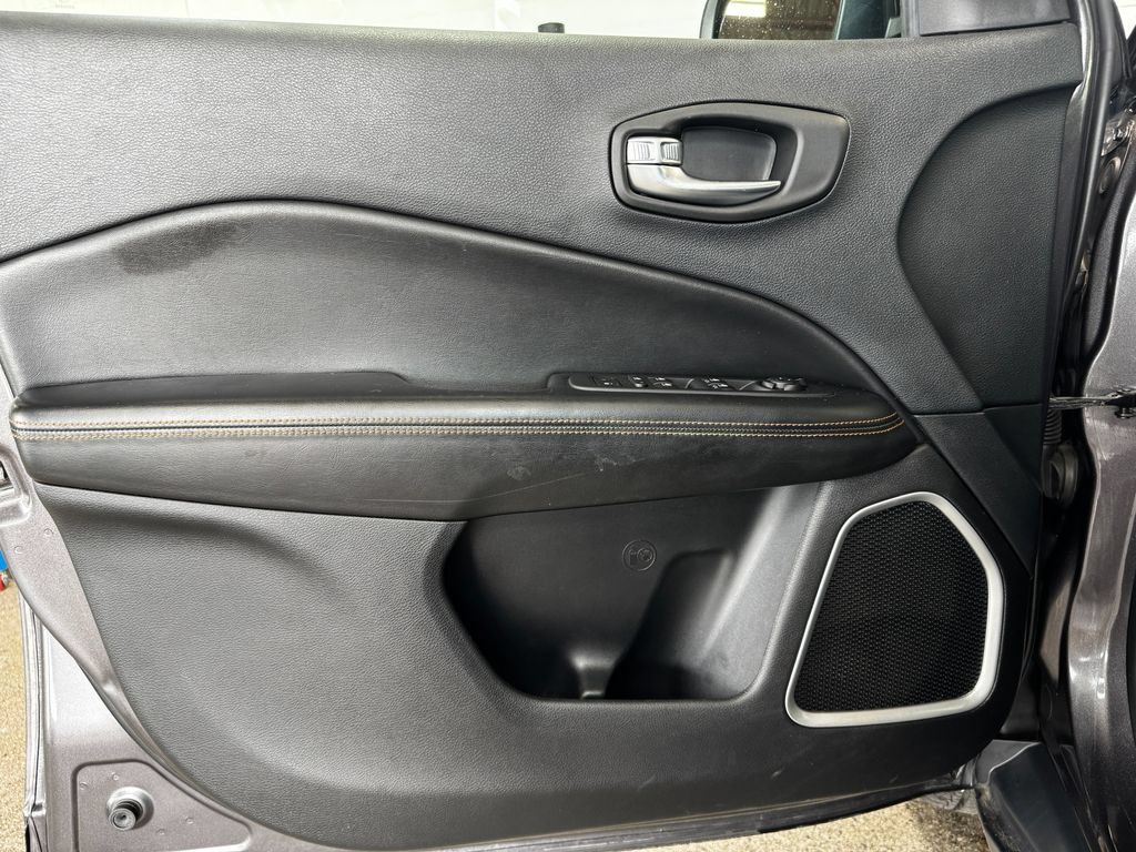 Used 2020 Jeep Compass Limited AWD/4WD image 10