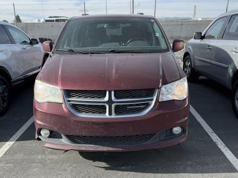 Used 2018 Dodge Grand Caravan SXT image 2