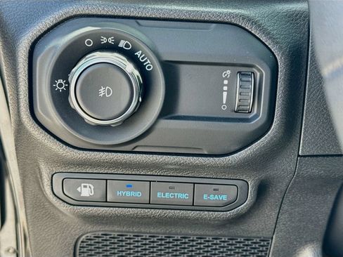 Used 2023 Jeep Wrangler Unlimited w/ Sun & Screen Package AWD/4WD image 11