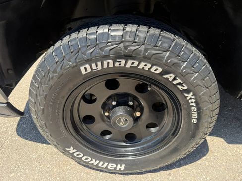 Used 2005 Chevrolet Avalanche Z71 w/ Preferred Equipment Group AWD/4WD image 12