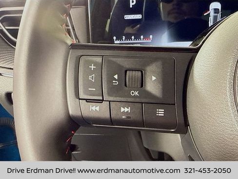 Certified 2025 Nissan Kicks SR image 13