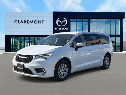 Used 2023 Chrysler Pacifica Touring-L image 3