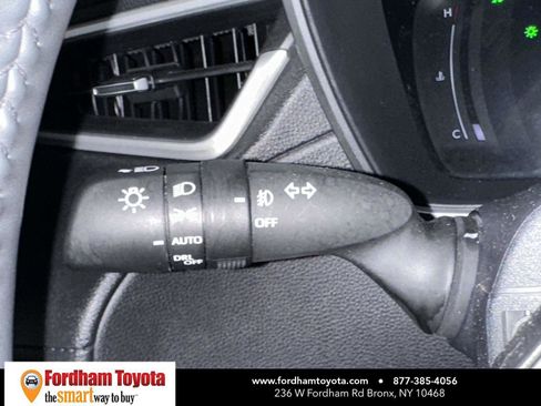 Used 2025 Toyota Corolla Cross XLE image 32