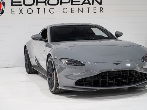 Used 2022 Aston Martin V8 Vantage Coupe RWD image 29