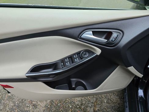 Used 2015 Ford Focus Electric Hatchback 4D w/ Exterior Protection Package image 23