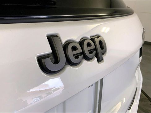 Used 2025 Jeep Compass Trailhawk AWD/4WD image 31