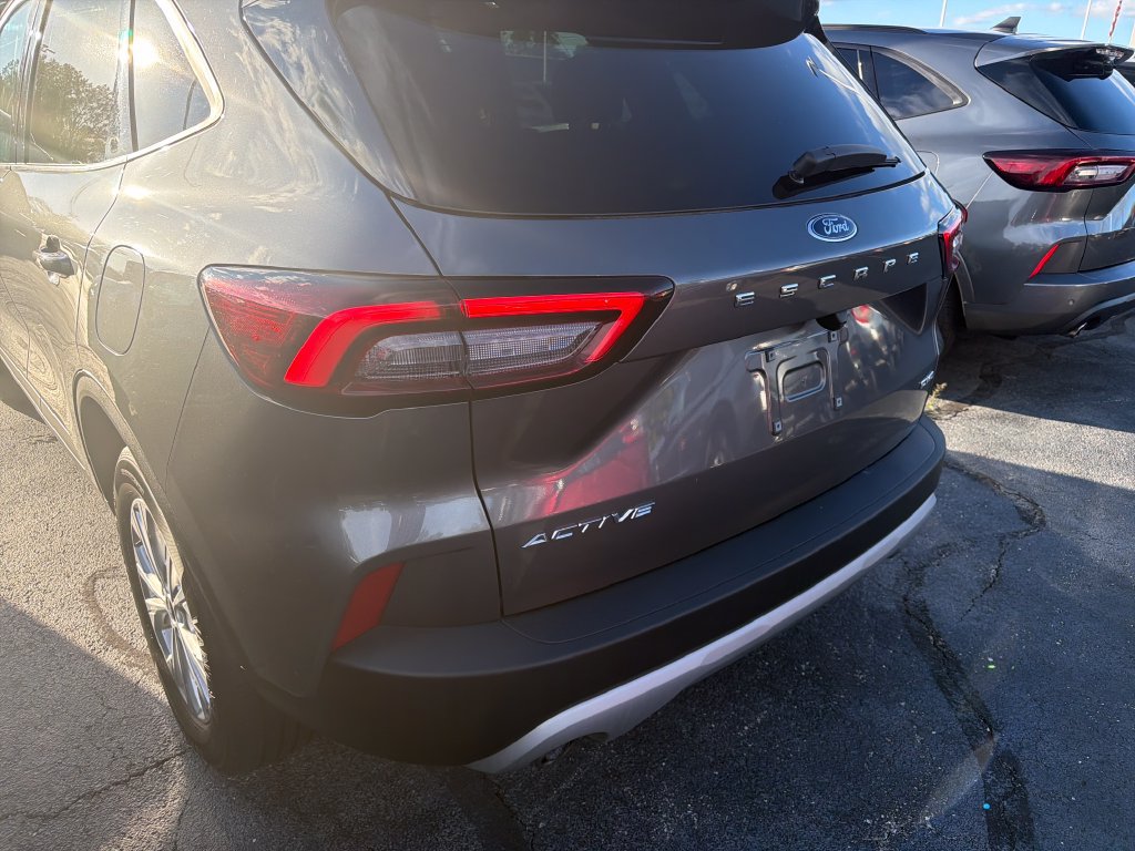 Used 2025 Ford Escape Active AWD/4WD image 37