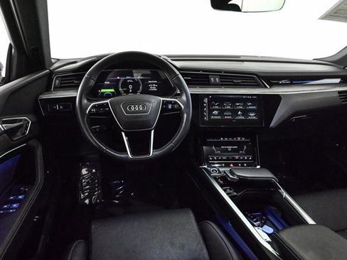 Used 2023 Audi e-tron Prestige w/ Prestige Package image 19