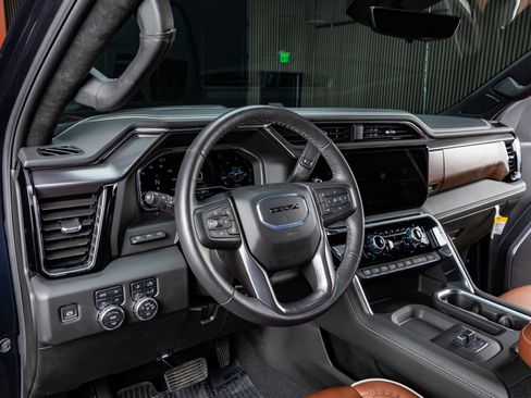 Used 2025 GMC Sierra 2500 Denali Ultimate image 17