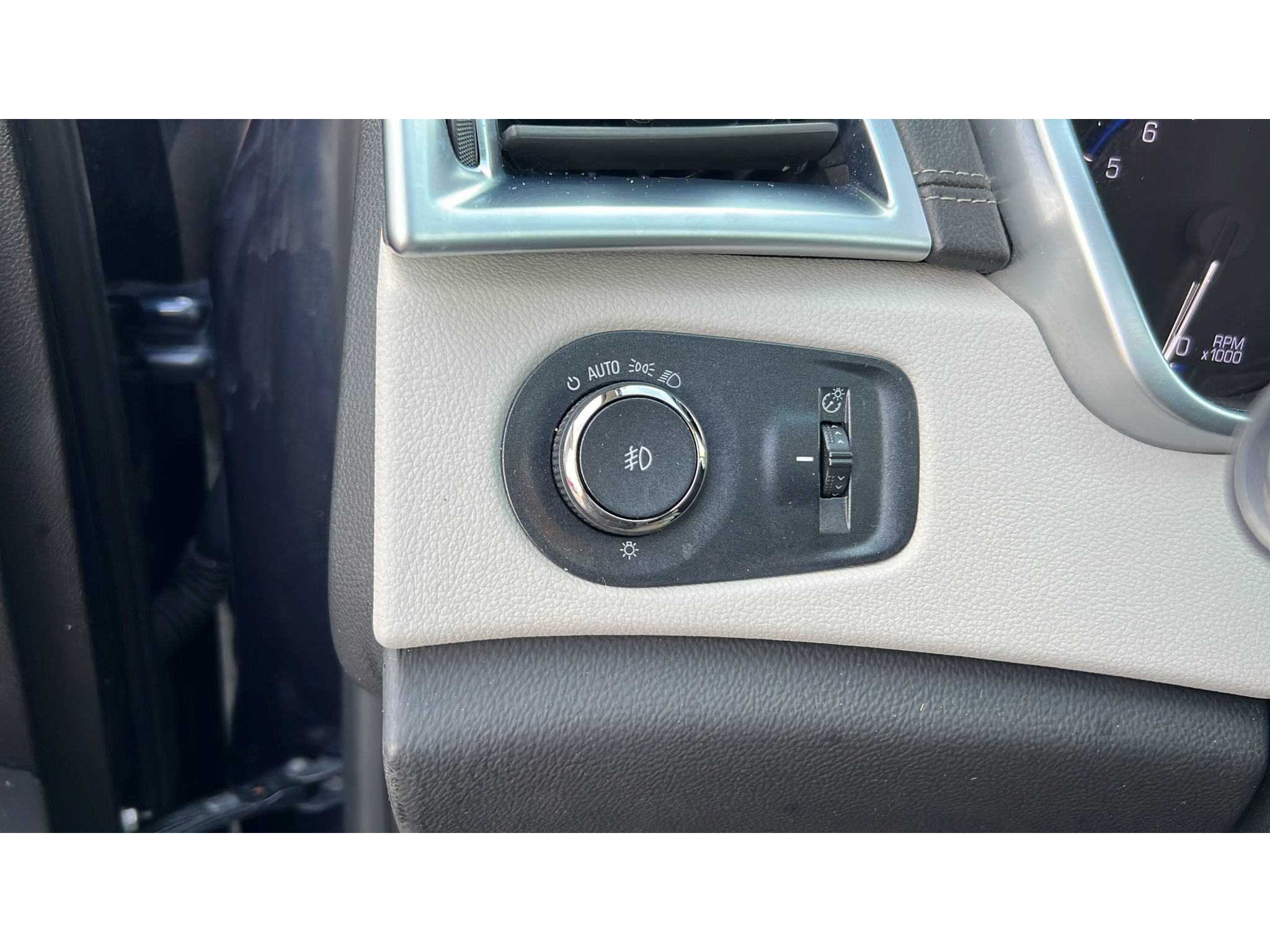 Used 2015 Cadillac SRX Premium AWD/4WD image 23