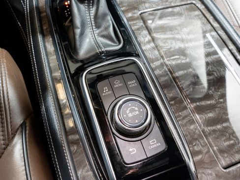 Used 2021 Nissan Armada Platinum image 27