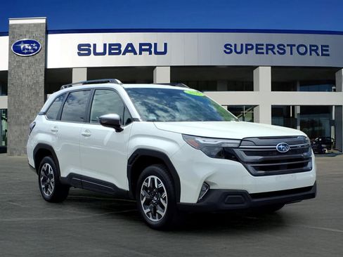 Certified 2025 Subaru Forester Premium AWD/4WD image 1