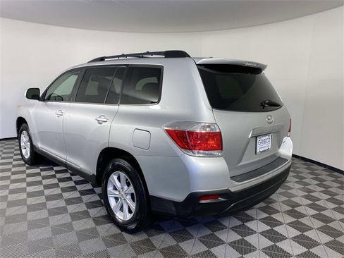 Used 2012 Toyota Highlander SE w/ Tow Pkg image 6