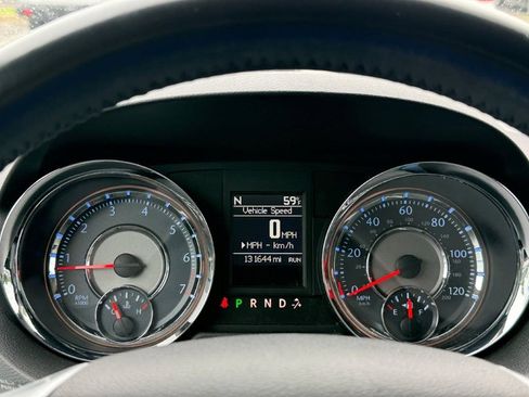 Used 2013 Chrysler Town & Country Touring FWD image 31