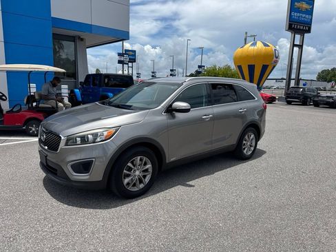 Used 2017 Kia Sorento AWD image 1