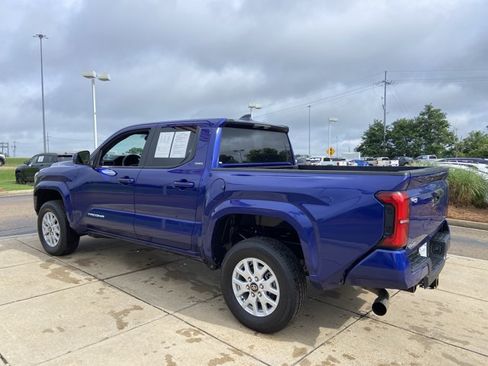 Used 2025 Toyota Tacoma SR5 AWD/4WD image 8