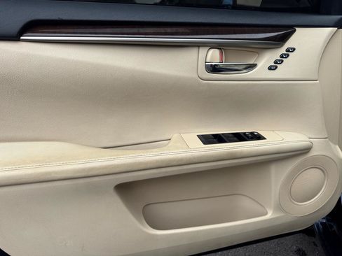 Used 2014 Lexus ES 350 w/ Luxury Package FWD image 24