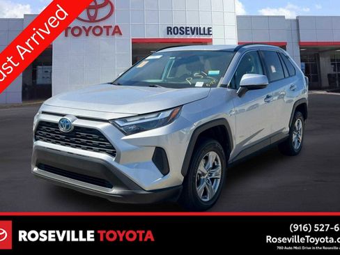 Certified 2022 Toyota RAV4 XLE w/ Convenience Package AWD/4WD image 1