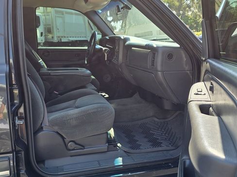 Used 2004 Chevrolet Silverado 2500 LS w/ Skid Plate Package image 26