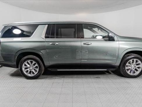 Used 2023 Chevrolet Suburban Premier image 9
