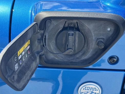 Used 2022 Jeep Wrangler Unlimited Sahara image 28