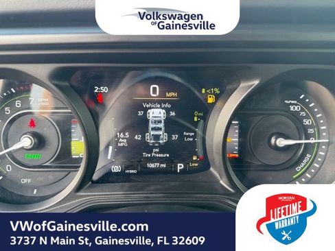 Used 2025 Jeep Wrangler Sahara w/ Safety Group image 20